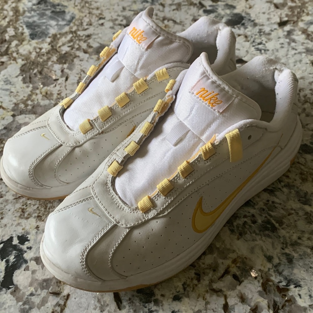 Nike White Athletic Training Shoe, lightly worn vintage. Great 4 roller skates!